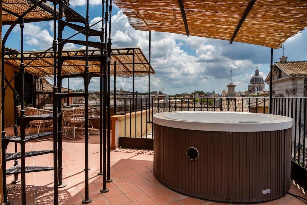 Sky Domus Historic Center Penthouse With Jacuzzi * Rom