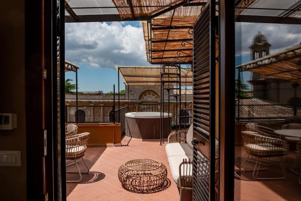 Sky Domus Historic Center Penthouse With Jacuzzi Apartment Rom