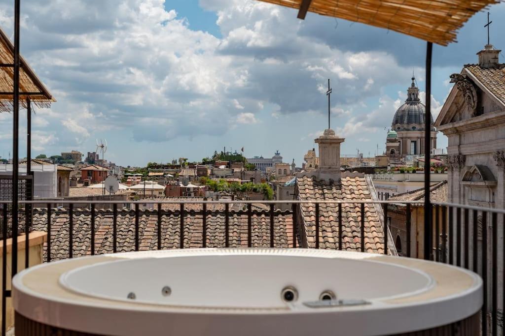 Sky Domus Historic Center Penthouse With Jacuzzi * Rom